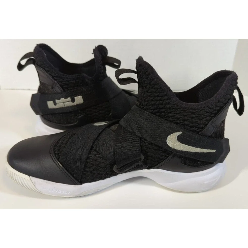 Nike LeBron‎ Soldier 12 basketball shoes Mens size 5.5, black and white